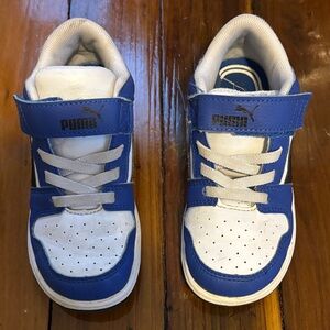 Puma Kids Sneakers in Blue and White
